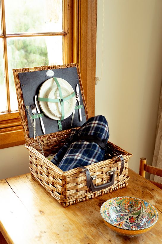 Shepherd's Cottage picnic set